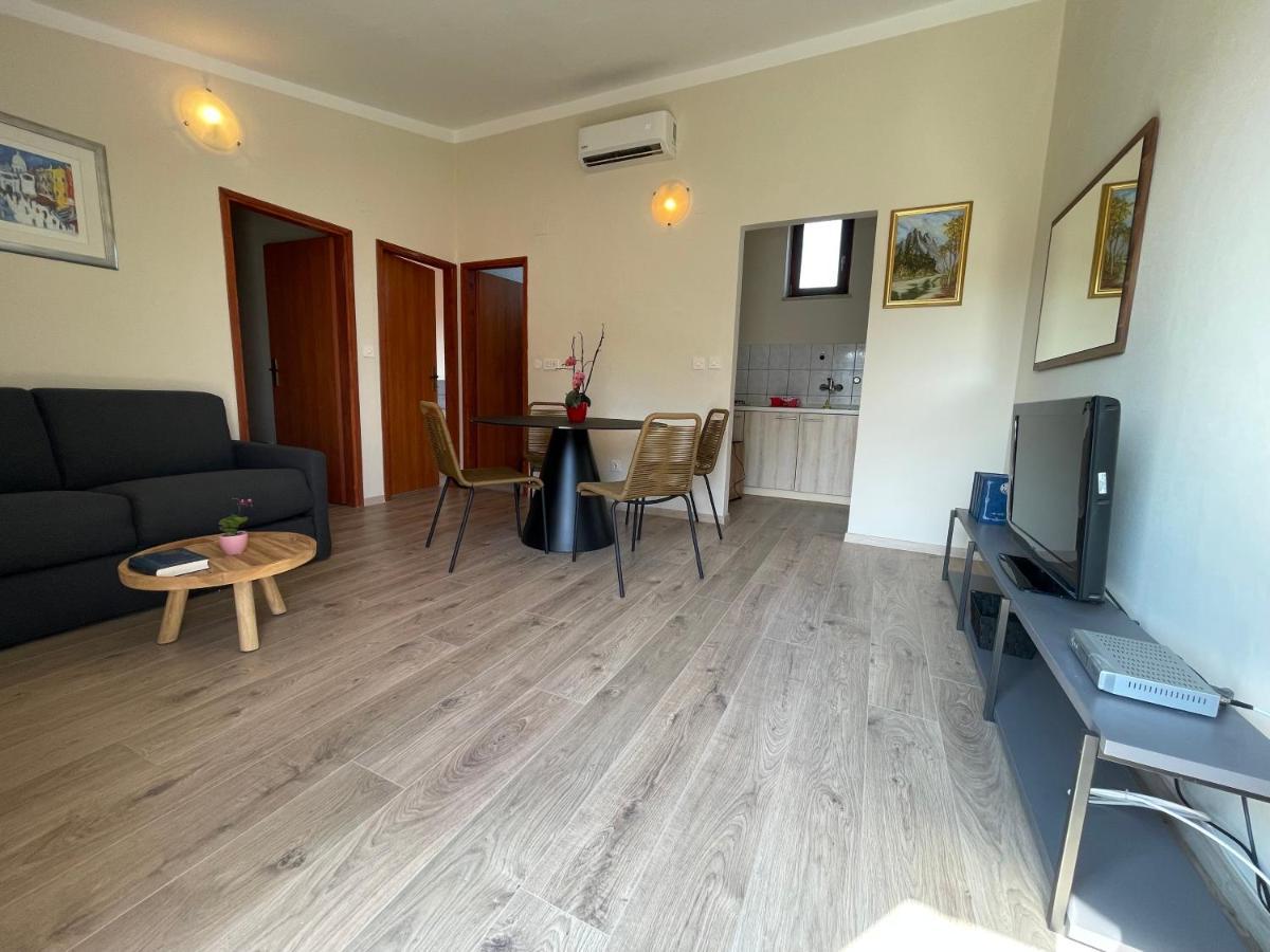 Apartmani Martina ポレッチ エクステリア 写真