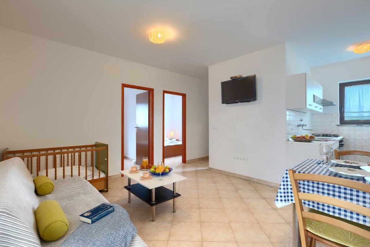 Apartmani Martina ポレッチ エクステリア 写真