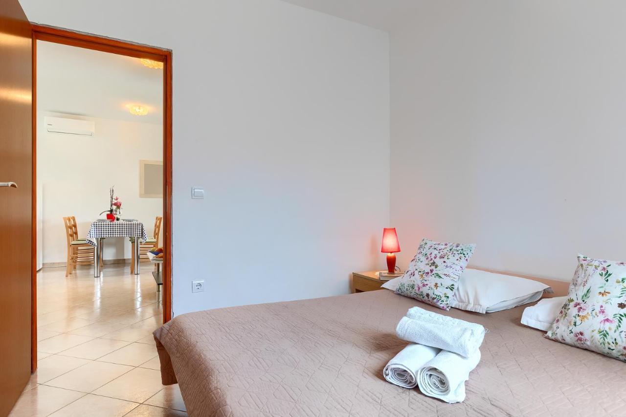 Apartmani Martina ポレッチ エクステリア 写真