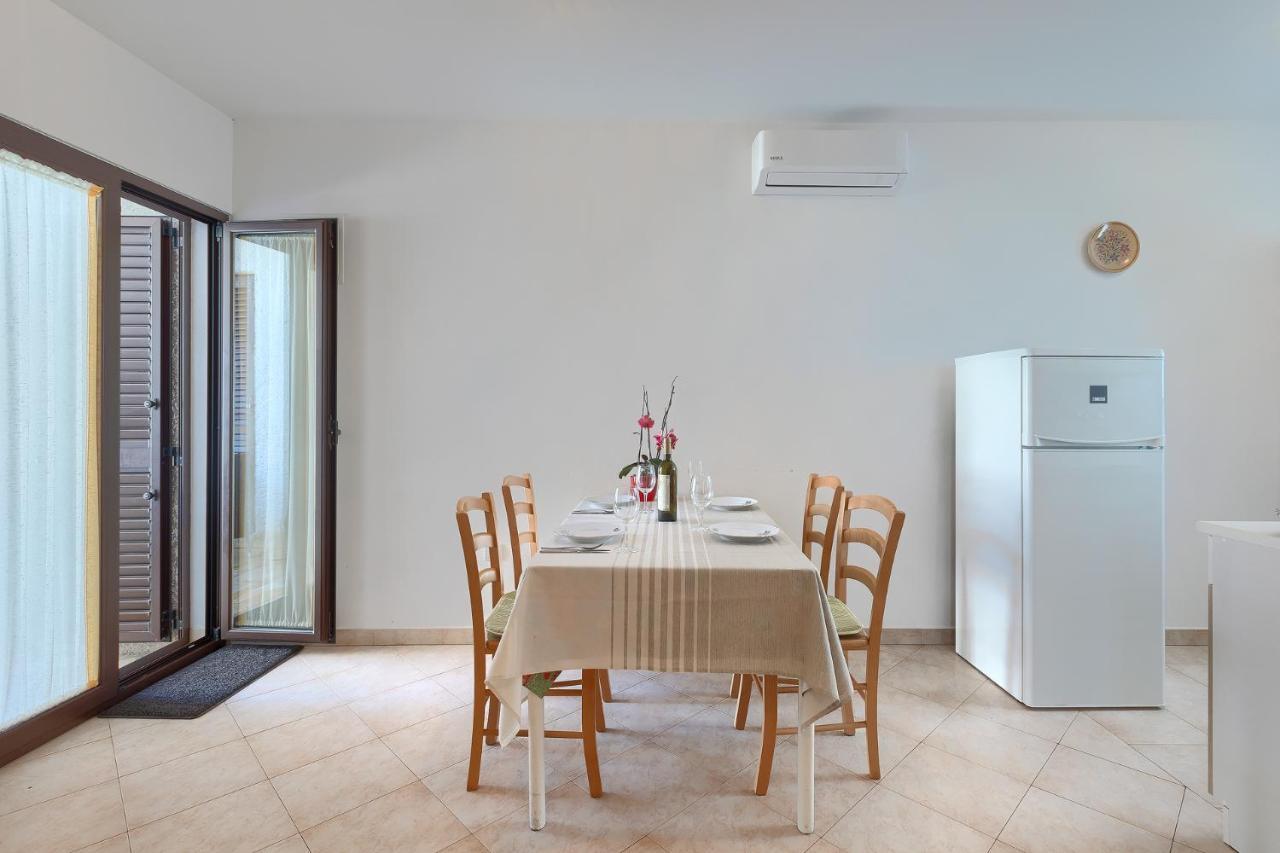 Apartmani Martina ポレッチ エクステリア 写真