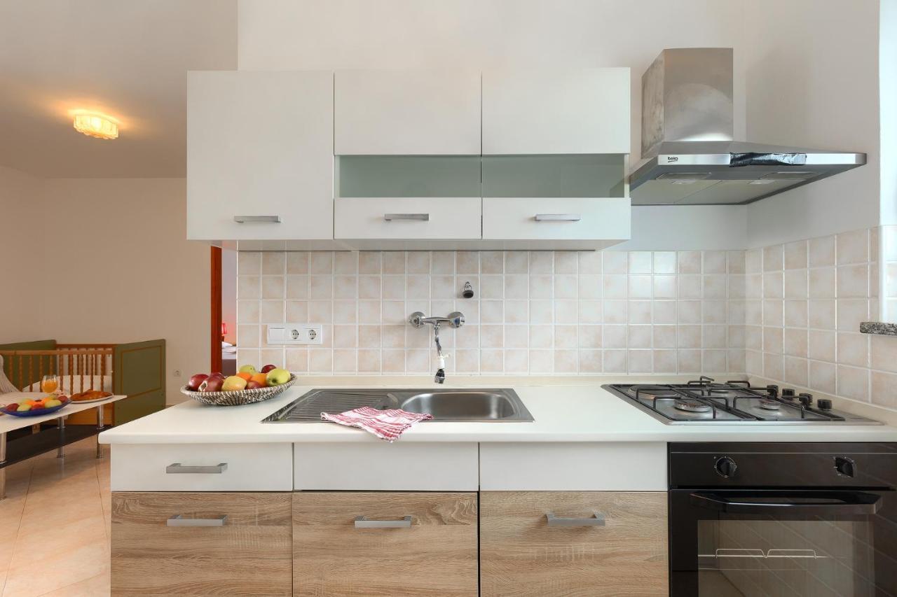 Apartmani Martina ポレッチ エクステリア 写真