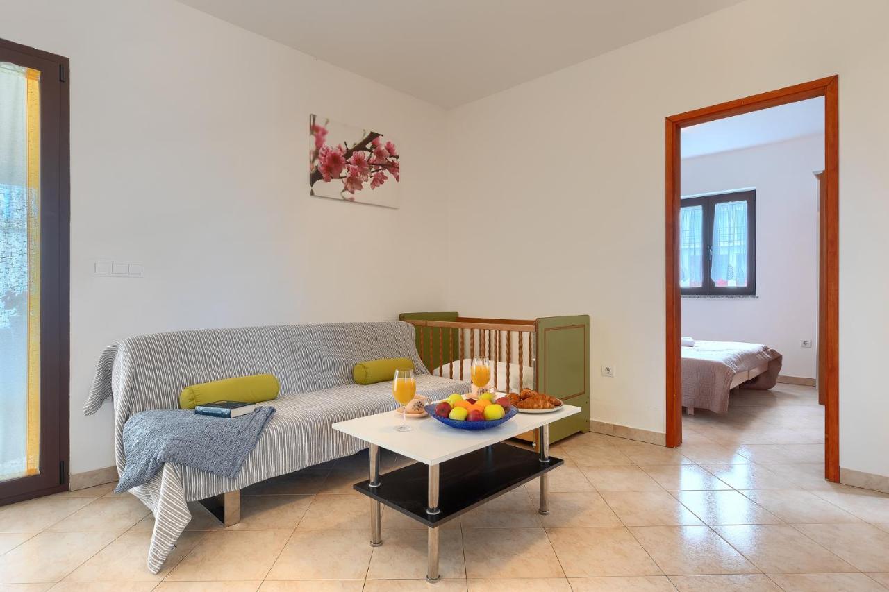 Apartmani Martina ポレッチ エクステリア 写真