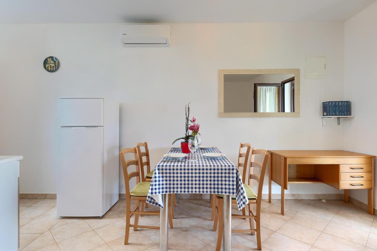 Apartmani Martina ポレッチ エクステリア 写真